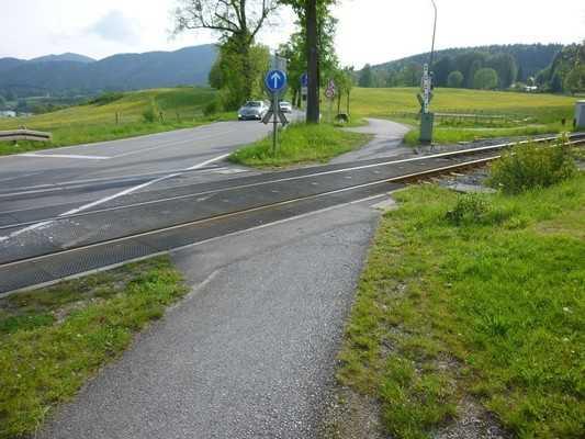Bahnübergang Gefälle nach Gmund Angaben zum Wegeabschnitt: Bezeichnung Abschnitt /Ereignis: Weg entlang der Straße von Bad