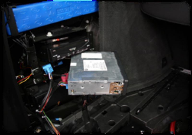3. Installation Zündung ausstellen und Fahrzeugbatterie nach Werksangaben abklemmen!