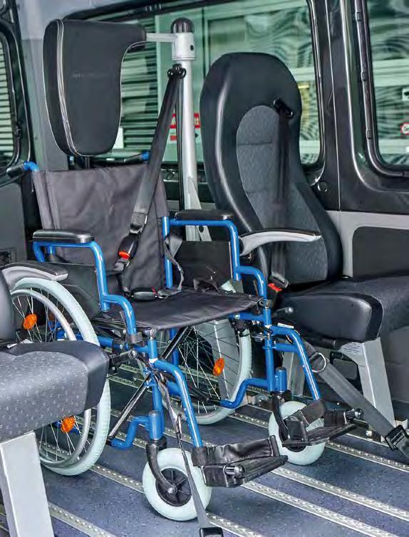 Safetrans TM und SafetransPLUS TM auf Safety-Boden TM So sicher wie in einem Personenwagen auch im Rollstuhl: Dank Kopf- und