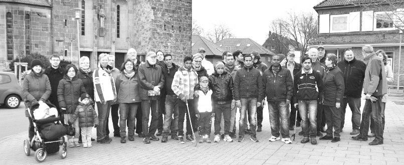 05971-15691 Die Teilnehmer an der Aktion Sauberes Rheine auf dem Pfarrer-Bergmannshoff-Platz KULT-PARTY am 25.