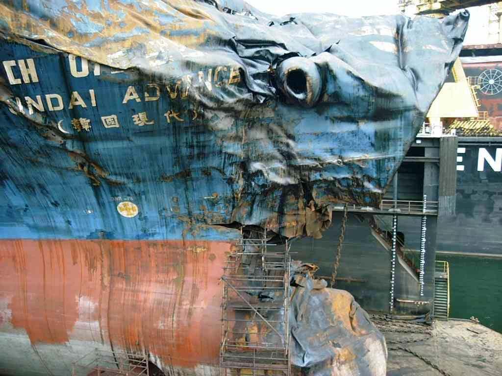 5 Untersuchung Am 7. Dezember 2004 befanden sich die MSC ILONA auf dem Weg von Chiwan nach Shanghai und die HYUNDAI ADVANCE auf der Reise von Yantian nach Singapore.