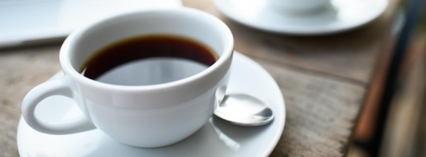 Warme Getränke KAFFEE Heimbs Manufaktur Röstkaffee 10 Tassen/Kanne 16,00 (biologisch angebaut, fair trade) KAKAO Kakao 10 Tassen/Kanne 16,00 TEE Teewasser