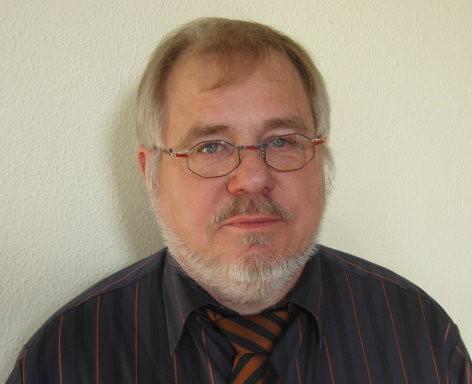Herr Studiendirektor Godehard Jünemann (katholische Religion, Geschichte, Sozialkunde) wurde nach 38 Dienstjahren verabschiedet. 32 Jahre davon war er in der Schulleitung tätig.