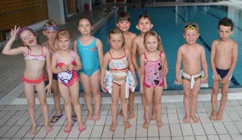 Ausg. 08 Mitteilungs- und Informationsblatt Bischofsgrün August 2015 Wasserwacht Schwimmkurs Zum Ferienstart sind 14 Kinder fit für die Schwimmbadsaison! BISCHOFSGRÜN. Vom 26. Juni bis 29.