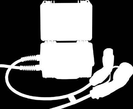 Hierzu wird das Prüfgerät zwischen Ladesäule und Elektrofahrzeug geschaltet, um die Kommunikation zwischen den beiden Teilnehmern zu