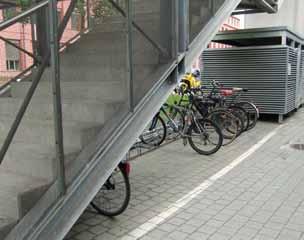 Solche Fahrrad- netz und dessen Wegweisung zu integrieren, also ohne durch enge Passagen zugänglich sind, erschweren die ständer werden als Vorderrad-Rahmenhalter bezeichnet.