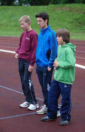 Unsere jüngsten Teilnehmer (2001) schlugen sich wacker: mit einer Weite von 4,02 m wurde Tobias Laurin erster und Valentin Walter-Kugler mit einer Weite von 3,29 m vierter im Weitsprung.