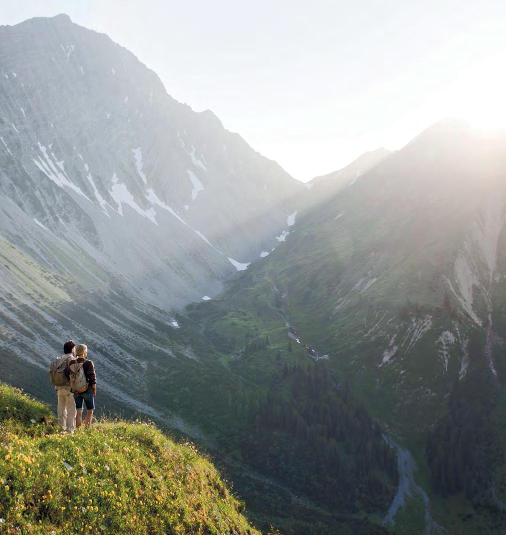 9 Das Wanderparadies Tiroler Zugspitz Arena auf einem Blick: Naturerlebnis auf über 150 Wanderrouten 300 km Wanderwege & Nordic-Walking-Strecken Nur wenige