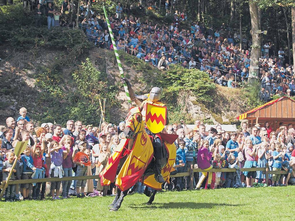 DIE WOCH 19. August 2017 Woche 33 Seite 3 Von wegen dunkles Mittelalter Anzeige Zum 33. Historische Burgenfest in Manderscheid werden wieder Tausende Besucher erwartet MANDERSCHEID.