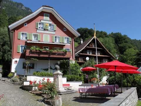 Fact Sheet zum Das Zwyssighaus liegt am Ende der sonnigsten Sackgasse der Schweiz in Bauen.