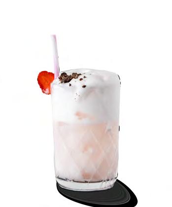 Strawberry Ramos Gin Fizz Bis auf das Soda alle Zutaten in einem Shaker mit Eis gut shaken. In ein Glas geben und langsam mit Soda auffüllen.