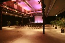 Halle (EG) Fläche: ca. 550 m² Bühne: ca. 56 m² Konzertbestuhlung bis zu 600 Personen.