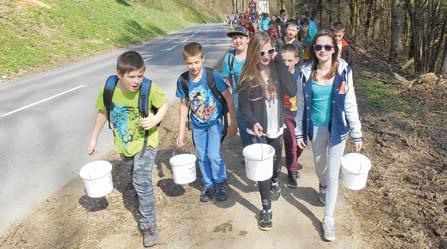 Begonnen mit dem alljährlichen Walk of Water in Leibnitz, durften die Schüler und Schülerinnen ihre Kräfte beim Wasserkübeltragen unter Beweis stellen.