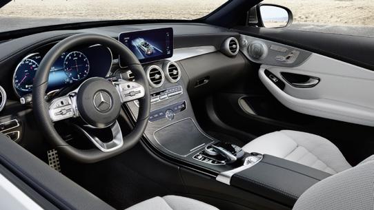 Das C-Klasse Cabriolet bietet einen attraktiven Einstieg in die Cabriolet-Familie von Mercedes Benz und Open-Air-Vergnügen an 365 Tagen im Jahr.