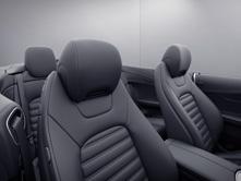 Serien- und Sonderausstattung. Interieur Sitze d 4MATIC 4MATIC Coupé-Sitzanlage mit integrierten Kopfstützen und Einzelsitzen im Fond.