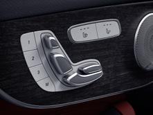 Serien- und Sonderausstattung. Interieur Sitze Fahrersitz elektrisch einstellbar mit Memory-Funktion inklusive Außenspiegel mit Einparkstellung.