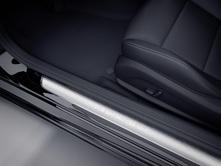 Kopfstütze ermöglicht der elektrisch einstellbare Beifahrersitz.  Enthalten in Komfort-Paket (D2K) Sitzklimatisierung für Fahrer und Beifahrer inklusive Sitzheizung und Sitzbelüftung.