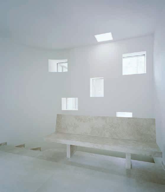 1 1_Innenausbau und Möblierung entstanden ebenfalls nach Plänen von Architekt Sergio Cavero.