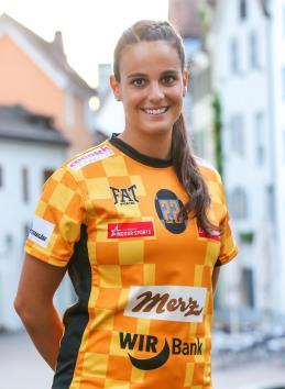 Seraina Ulber / Nationalspielerin und Spielerin von Piranha Chur Die Popularität des Unihockeys nimmt schweizweit zu und Rapperswil-Jona gehört zu den Regionen, in welchen Unihockey besonders