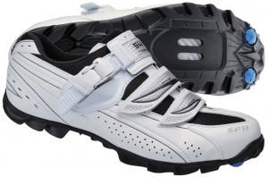 MTB DAMENSCHUHE SHIMANO-MTB-Geländesportschuhe SH-WM62 Damen-Off-Road-Sportschuh OBERMATERIAL robustes, dehnresistentes Kunstleder und Netzgewebe präzise einstellbarer Ratschenverschluss und 2