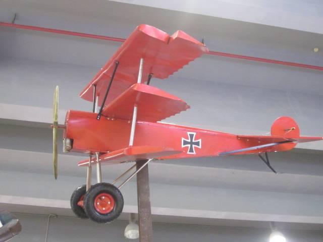 37097 Flugzeug Red Baron groß