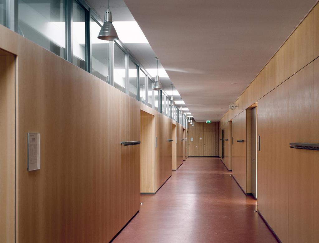Transparenz und Brandschutz. Die Tageslichtführung bildet für viele Schulbauten eine wesentliche Qualität der Architektur.