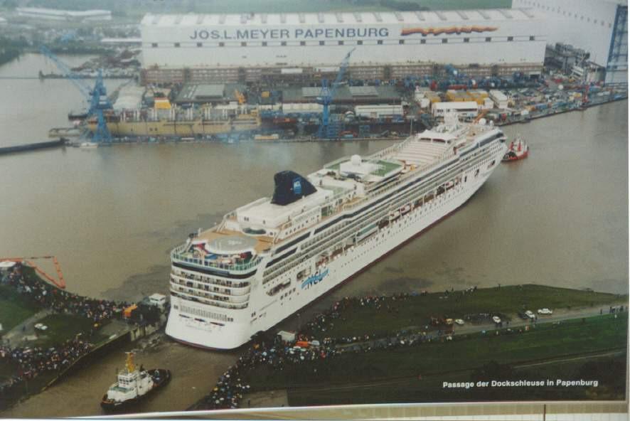 Am 16. Mai 2003 besuchte der Löschzug Merklinde im Rahmen eines Ausfluges nach Norddeutschland u. a. die Meyer Werft in Papenburg.