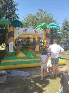 Niepars 14 Nr. 11/2016 Sommerfest im Kindergarten Rappelkiste in Zarrendorf Am 21.07.2016 fand im Kindergarten Rappelkiste ein Sommerfest statt. Zum Glück war das Wetter auf unserer Seite.