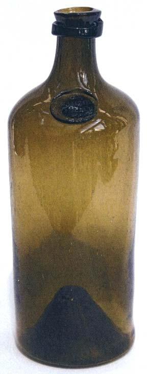 66 %) Flasche, Bayern um 1835 H 24,5 cm, D 8,7 cm, 307 g, Inhalt 0,90 L (gemessen bis 3 cm unter Rand) dunkelolivgrünes, dünnwandiges Glas hochgestochener Boden, ringförmiger Abriss D 2,8 cm