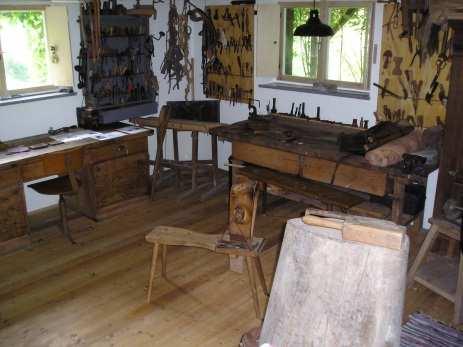 Eine private Sammlung Über acht Jahre wurde die Idee Sattlermuseum von der Familie des letzten Sattlers im Dorf Hofkirchen im Traunkreis getragen.