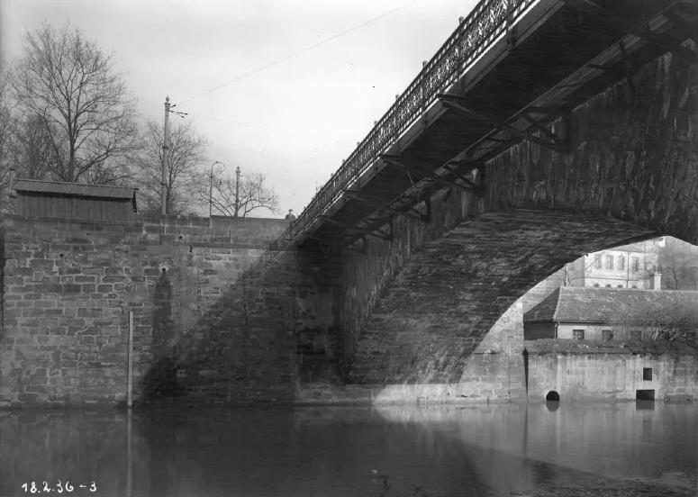 Historie 1567 zweibogige Holzbrücke mit gemauertem