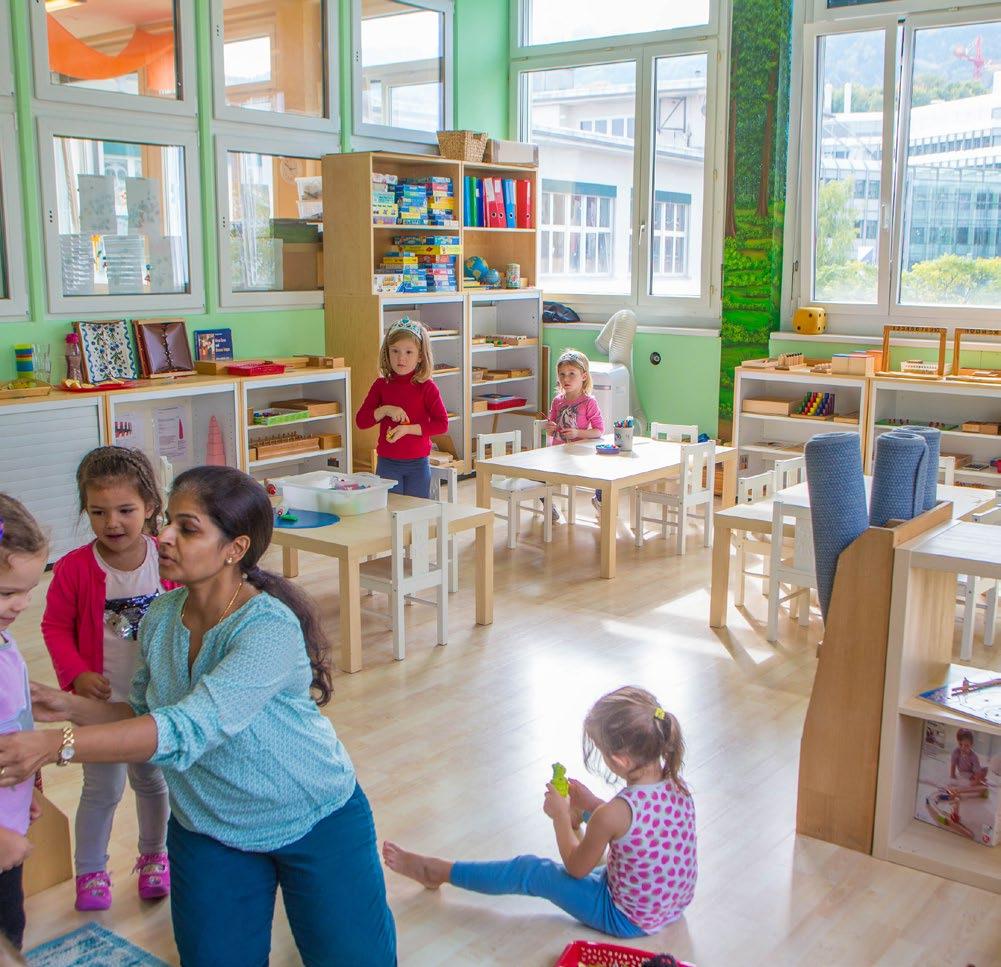 Erziehung Frühförderzimmer nach zur Montessori Selbsttätigkeit Nach In hellen, einer freundlichen kurzen Einführung Räumen kann besteht das eine Kind klar selbständig strukturierte, mit den