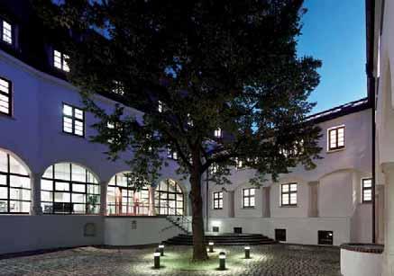 Die Bezeichnung Reichenauer Hof deutet auf die Funktion als Wirtschaftshof des ehemaligen Klosters Reichenau hin.