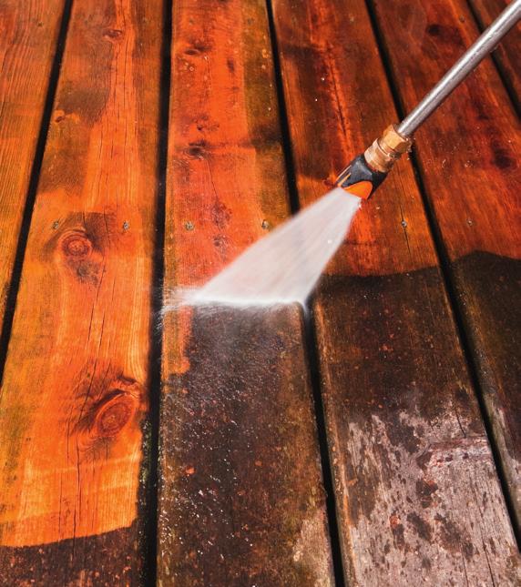 Reinigung Durch regelmässige Reinigung und Pflege kann verunreinigtem und verwittertem Holz zu neuem Glanz verholfen werden.