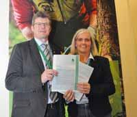 Deutschen Waldtages den Mitgliedsantrag des BDF für das Kuratorium für Waldarbeit und Forsttechnik (KWF) an die Direktorin Prof. Dr. Ute Seeling.
