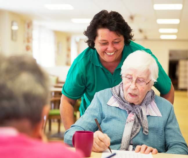 Gruppenaktivitäten und Ausflügen + Täglich geöffnet Gute Tagespflege hat viele Funktionen: Pflegebedürftige Senioren vor Einsamkeit bewahren, einen strukturierten Alltag