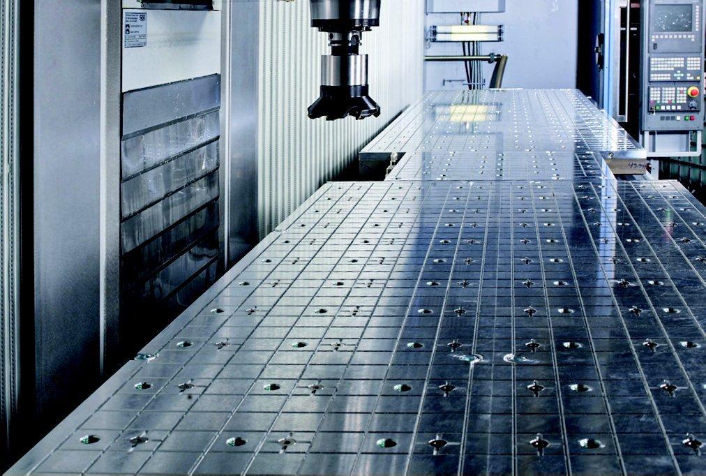 Anwendungsbeispiele aus der Praxis Vakuum-Aufspannsystem für die Metallbearbeitung Aufspannvorrichtung für die Luft- und Raumfahrt Speziell entwickelte Kombination von mechanischen Spannelementen und