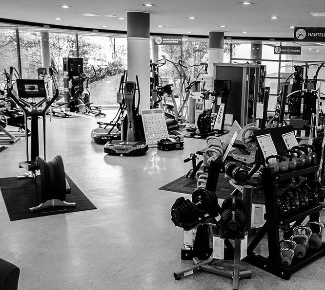 Sport Offenburg Fitnessstudio Wir besuchen gemeinsam das Fitnessstudio Highlight direkt neben der Werkstatt. Wir trainieren an Geräten, auf dem Laufband, dem Stepper und dem Fahrrad.