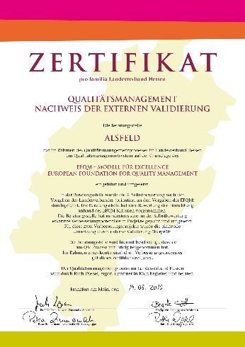 pro familia Qualitätssicherung pro familia steht für Qualitätssicherung mit hessenweit verbindlichen, fachlichen Standards für» alle Arbeitsbereiche» Führung und Leitung der Beratungsstellen einem