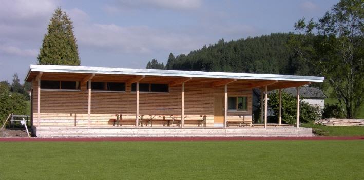 Projekte, die ohne Sponsoring nicht möglich gewesen wären (Auswahl) Neubau Funktionsgebäude Sportplatz 2005/2006 Das neue Funktionsgebäude kurz vor Fertigstellung.