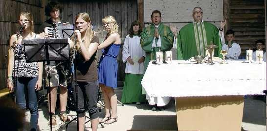 Gott bringt Farbe ins Leben, macht es bunt und reich: Erlebbar wurde diese Aussage beim Familiengottesdienst mit KAB-Diözesanpräses Monsignore Thomas Schmid aus Regensburg und Mitzelebrant Diakon