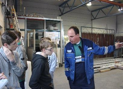 Auch die Firma Renner in Langenlois durften die Schülerinnen und Schüler besuchen. In diesem Betrieb arbeiten 145 Mitarbeiter.
