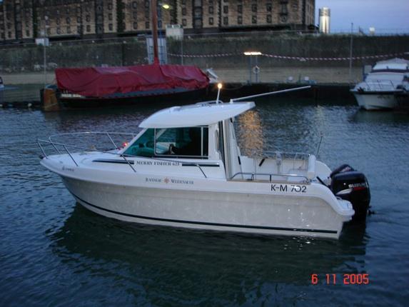 Kennzeichen Kleinfahrzeuge - Segelboote ab 5,5 m Länge, motorgetriebene Boote ab 3PSmüssen auf den Binnenschifffahrtstraßen ein amtliches oder ein amtlich anerkanntes Kennzeichen führen.
