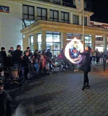 termine T illuminierte kunststücke Mit Walking Acts sind auch der Feuer-Künstler David Ebel und sein Team an diesem Abend in der Innenstadt unterwegs. (Foto: Burdiek) hgv damme, 2.