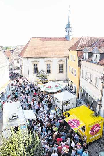 Das Gerolzhöfer Stadtfest lädt im August zur Food- und Musikmeile am Marktplatz, um das Bürgerspital und in die Spitalstraße ein.