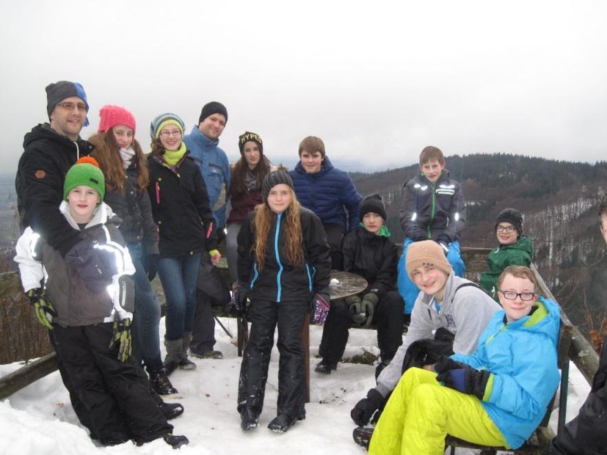4. Aktivitäten bei der TTG Ulm Hüttenübernachtung 2015 In diesem Jahr gab es für die Kinder und Jugendlichen der TTG mal wieder die Möglichkeit an einer Hüttenübernachtung teilzunehmen. Vom 20.