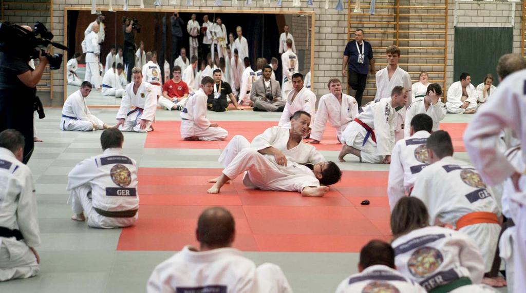 Erste G-Judo-Weltmeisterschaften in Köln Gelungene Premiere in der Domstadt Die ASV-Sporthalle in Köln war Austragungsort der ersten Judo-Weltmeisterschaften für G-Judokas.