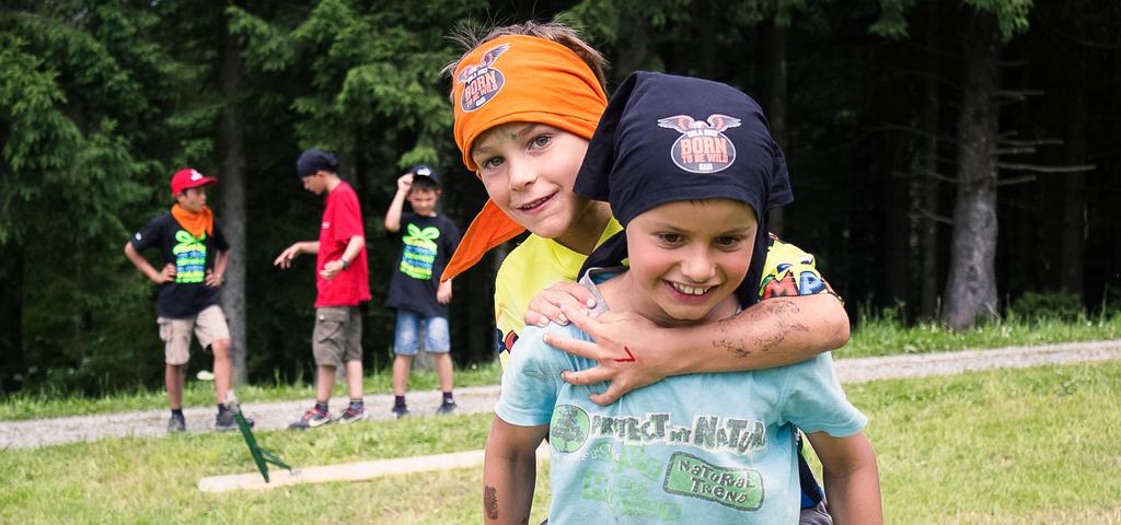 Bewegungsförderung in den Kinder- und Jugendverbänden Kinder bewegen sich in den Kinder und Jugendverbänden inner- und ausserhalb der Lager vielseitig.