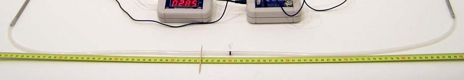 Schallgeschwindigkeit aus der Geradensteigung gemäß Δs m m c = 2 = 2 164 = 328 ΔT s s bestimmen. Der gemessene Wert weicht nur um ca. 4% vom Literaturwert 343 m/s (bei 20 C) ab. Fig.