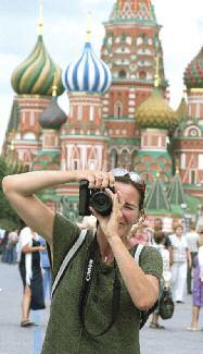 Individualreisende: Registrierungspflicht in Russland Personen, die in Russland als Individualreisende, insbesondere als Geschäftsreisende unterwegs sind, unterliegen den neuen Vorschriften zur